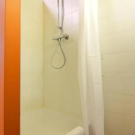 דירה Walk To The